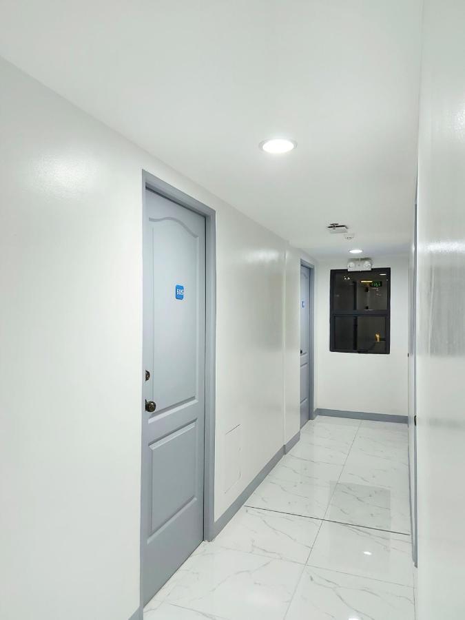 Airobedz Makati - A Value Hotel Manila Exterior photo